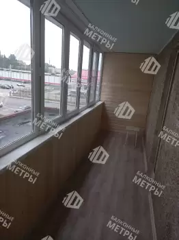 Отделка балкона с утеплением и остеклением Rehau