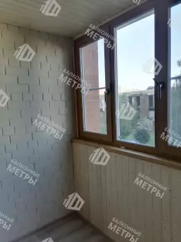 Отделка стен и потолка на балконе